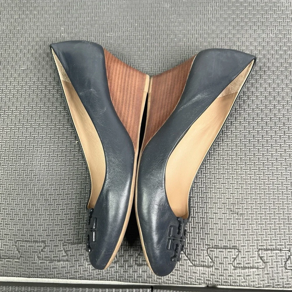 Tory Burch Blue Leather Wedge Pumps Logo‎ Medallion Size 9.5M Classic Work